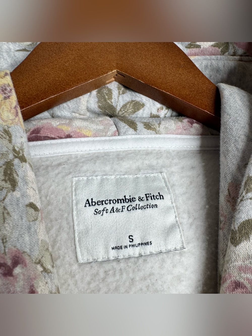 Abercrombie & Fitch Light Blue Floral Hoodie & Jogger Set - Picture 5 of 12